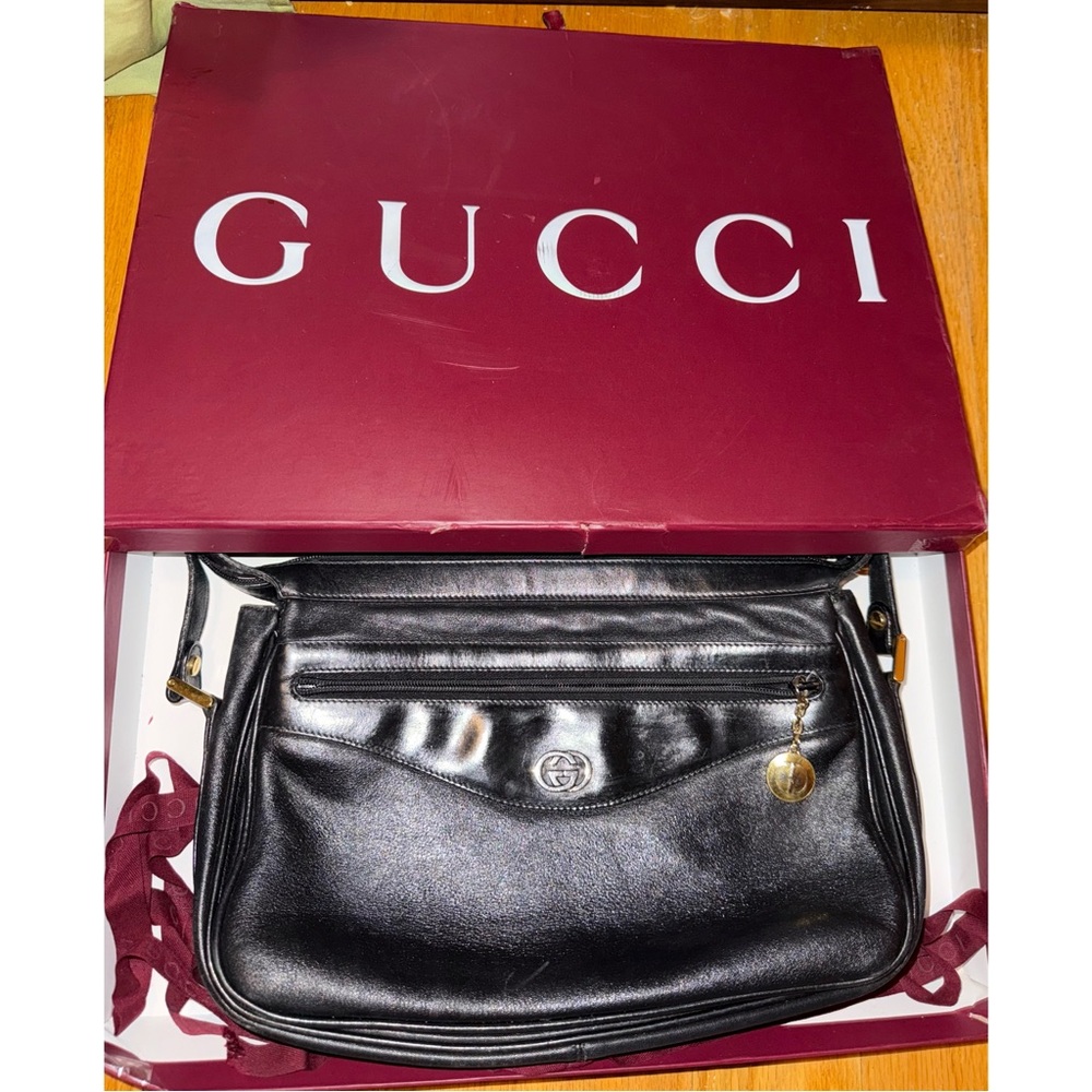 Authentic Gucci Large Black Leather Vintage Over-The-Shoulder Bag - Picture 2 of 14